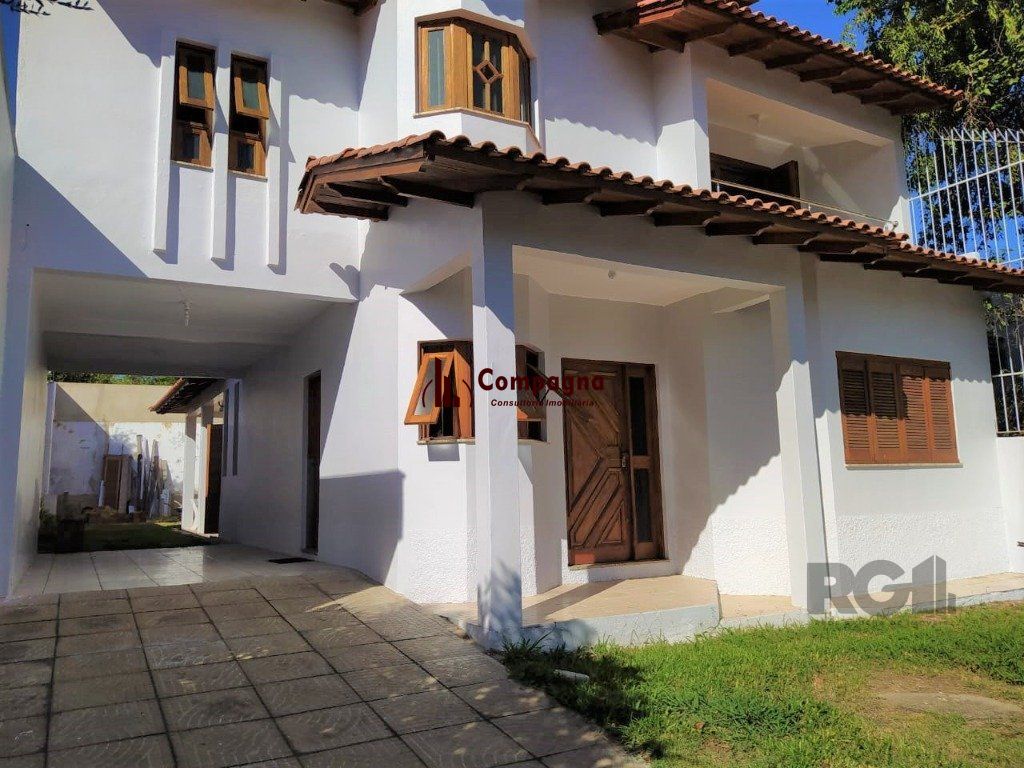 Casa 234m² - 3 dormitórios, 1 suíte e vaga para 6 carros no Jardim São Pedro