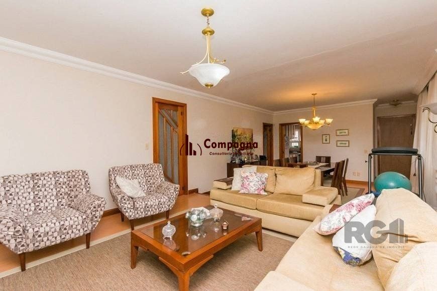 Casa de 380m² - 4 dormitórios, 2 suítes, 4 vagas no bairro Bom Jesus — foto 2