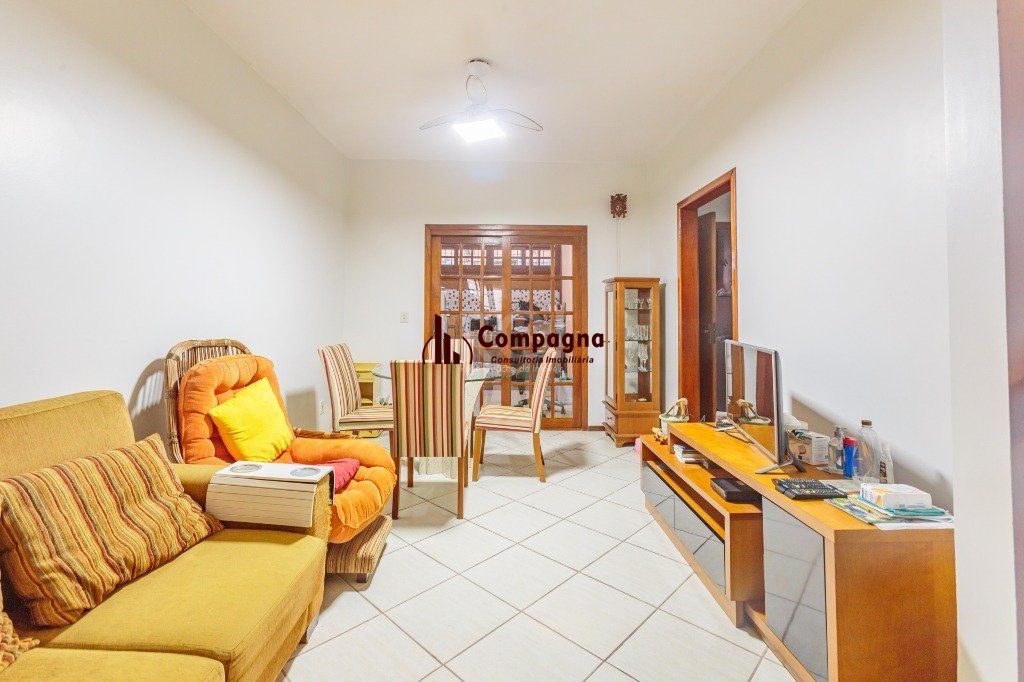 Casa 160m² - 3 dormitórios, 1 suíte, churrasqueira, terraço e 2 vagas de garagem no Guarujá