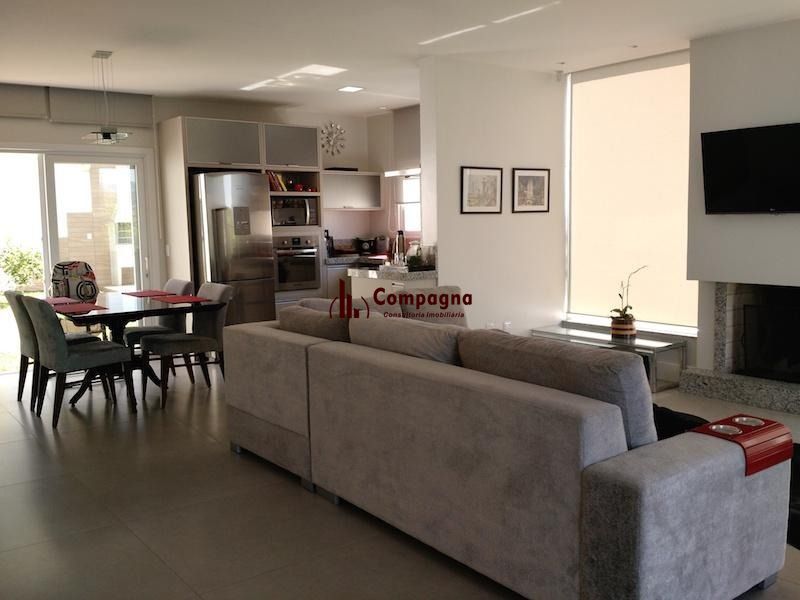 Casa para Venda - 217m², 3 dormitórios, sendo 1 suites, 3 vagas - Teresópolis — foto 2