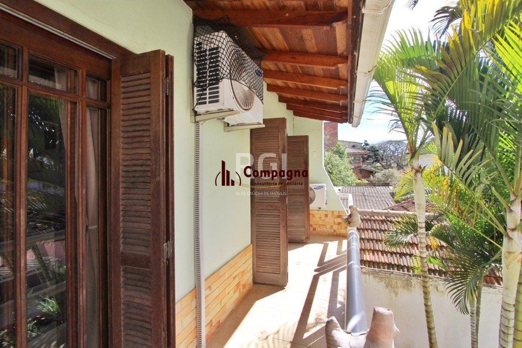 Casa para Venda - 260m², 5 dormitórios, sendo 2 suites, 4 vagas - Teresópolis — foto 3