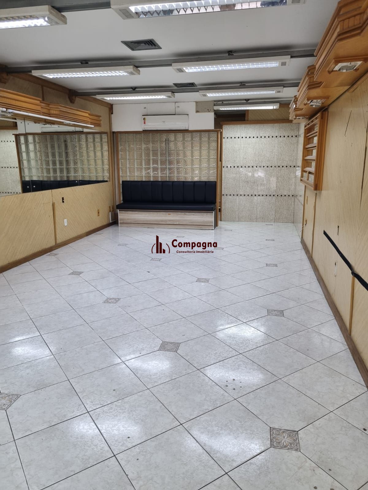 Loja Térrea de Frente à Venda no Centro Histórico de Porto Alegre — foto 3
