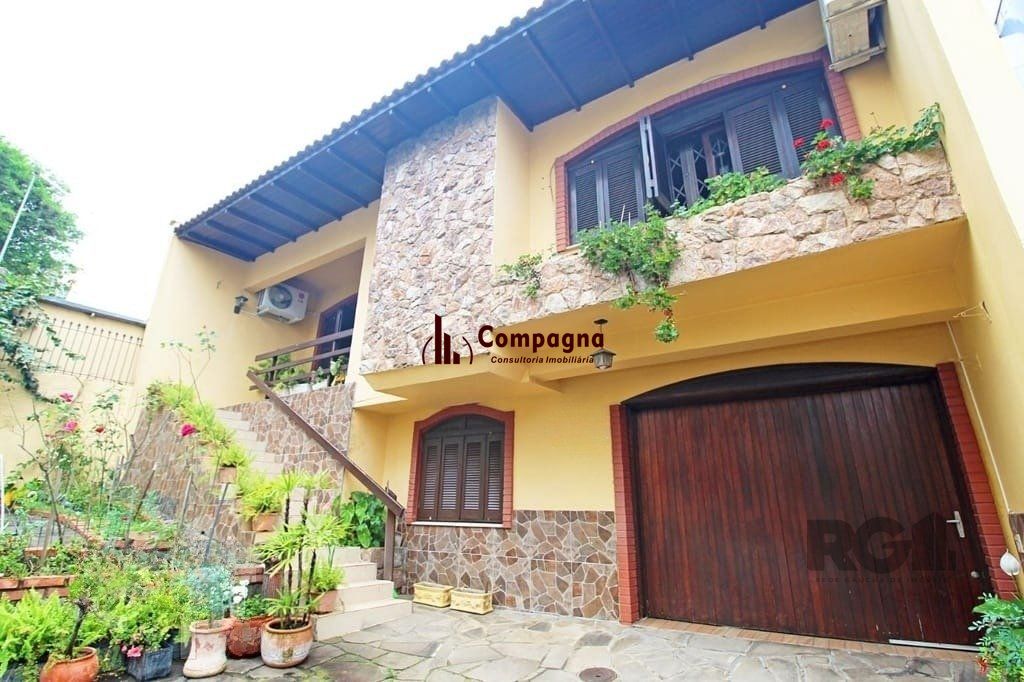 Excelente casa de 154m² com 3 dormitórios e 2 vagas.