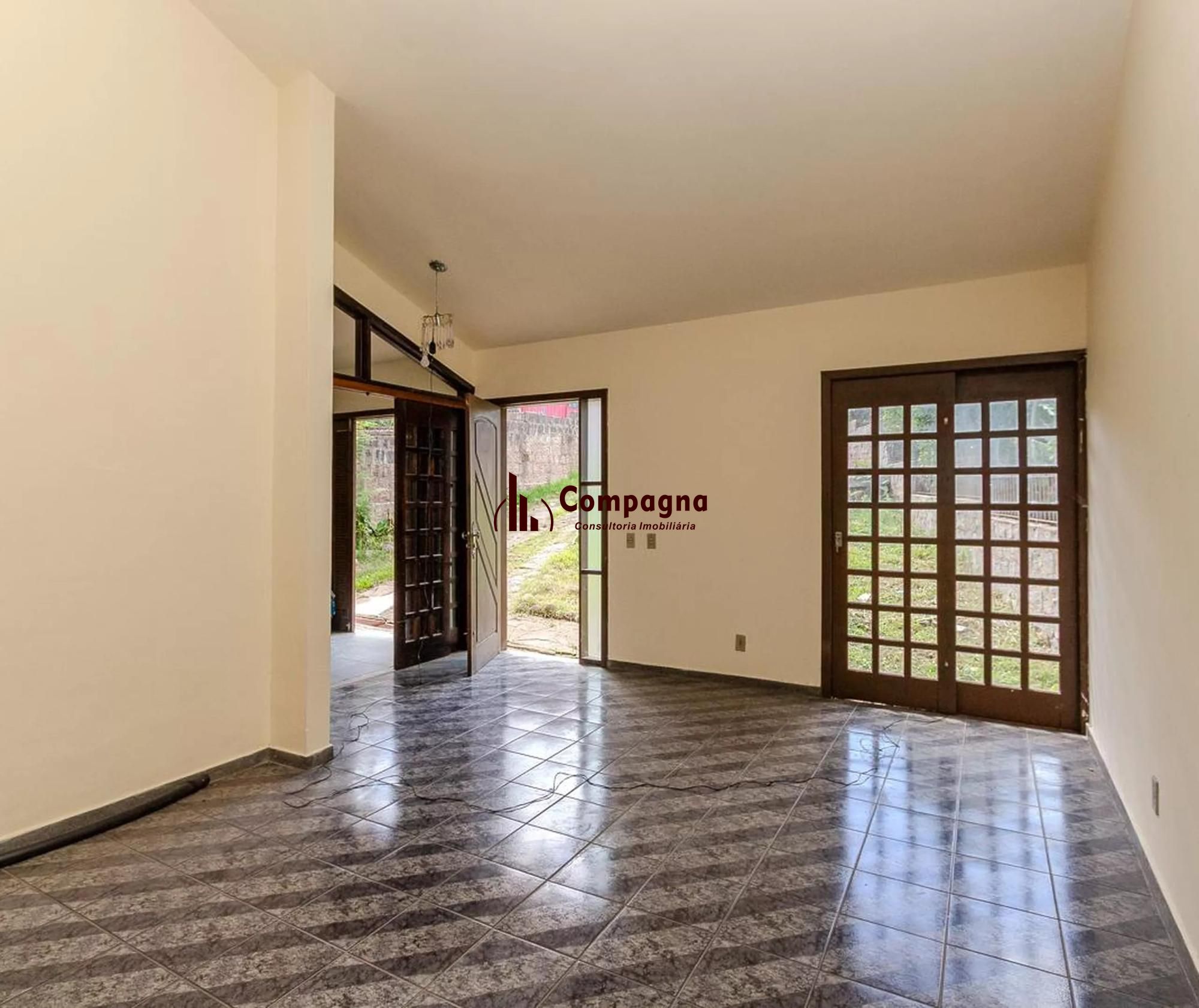 Casa à Venda na Rua da Gruta – 241,99m² – Próxima ao Hospital Divina Providência — foto 2