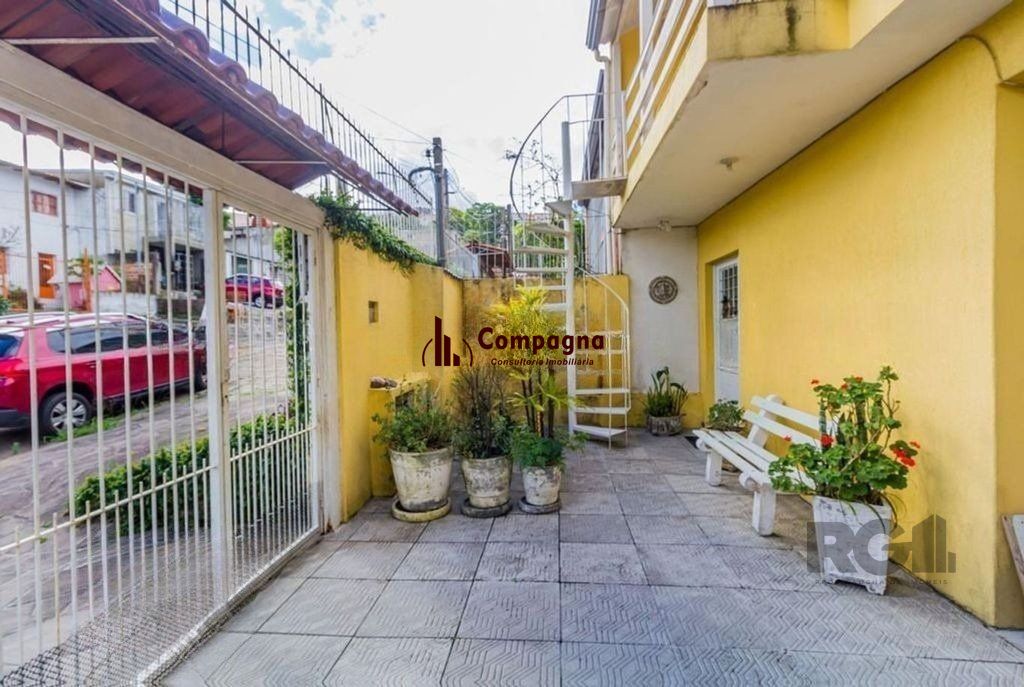 Casa 5 Dormitório(s) Bairro Teresópolis