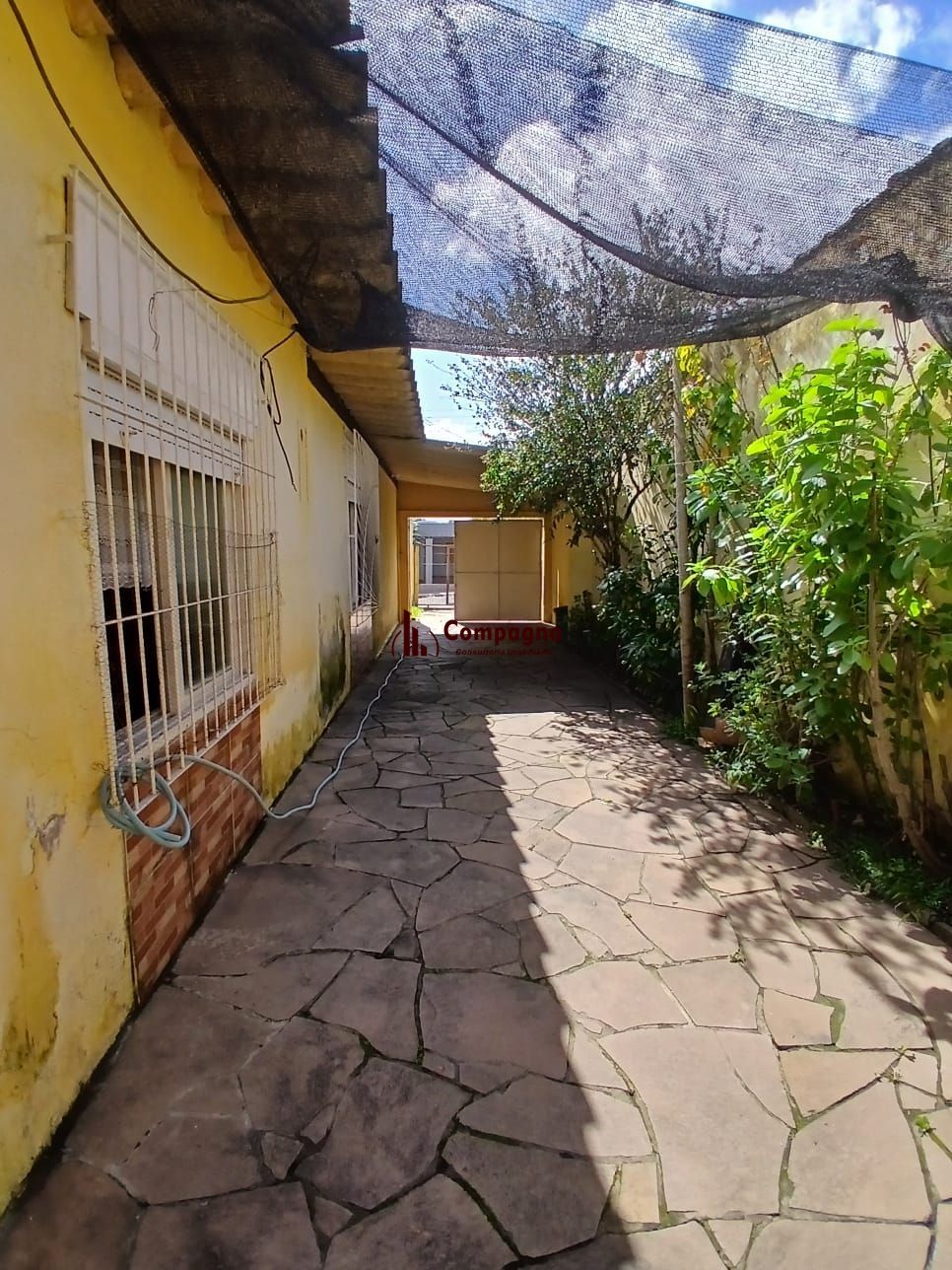 Ampla casa com patio no bairro Rubem Berta . — foto 4