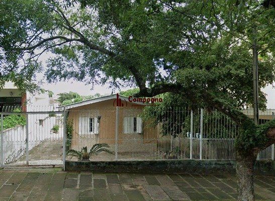 Casa de alvenaria, 03 dormitórios próximo a Av. Teresópolis