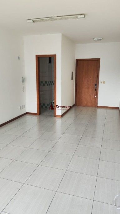 Sala Comercial com vaga coberta no Bairro Menino Deus Porto Alegre — foto 4