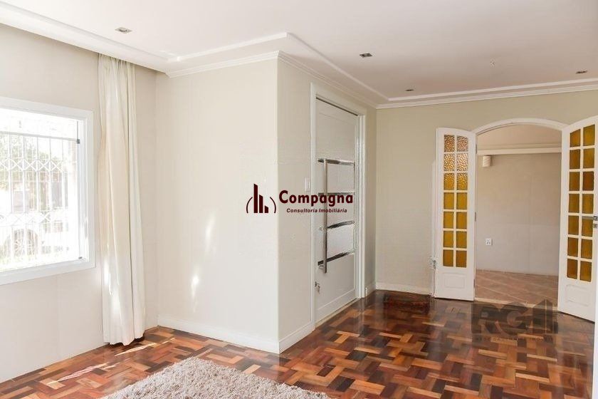 Casa de 197m² - 5 dormitórios, 3 vagas no bairro Rubem Berta — foto 4