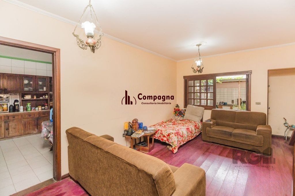 Casa 6 dormitórios no bairro Jardim Floresta