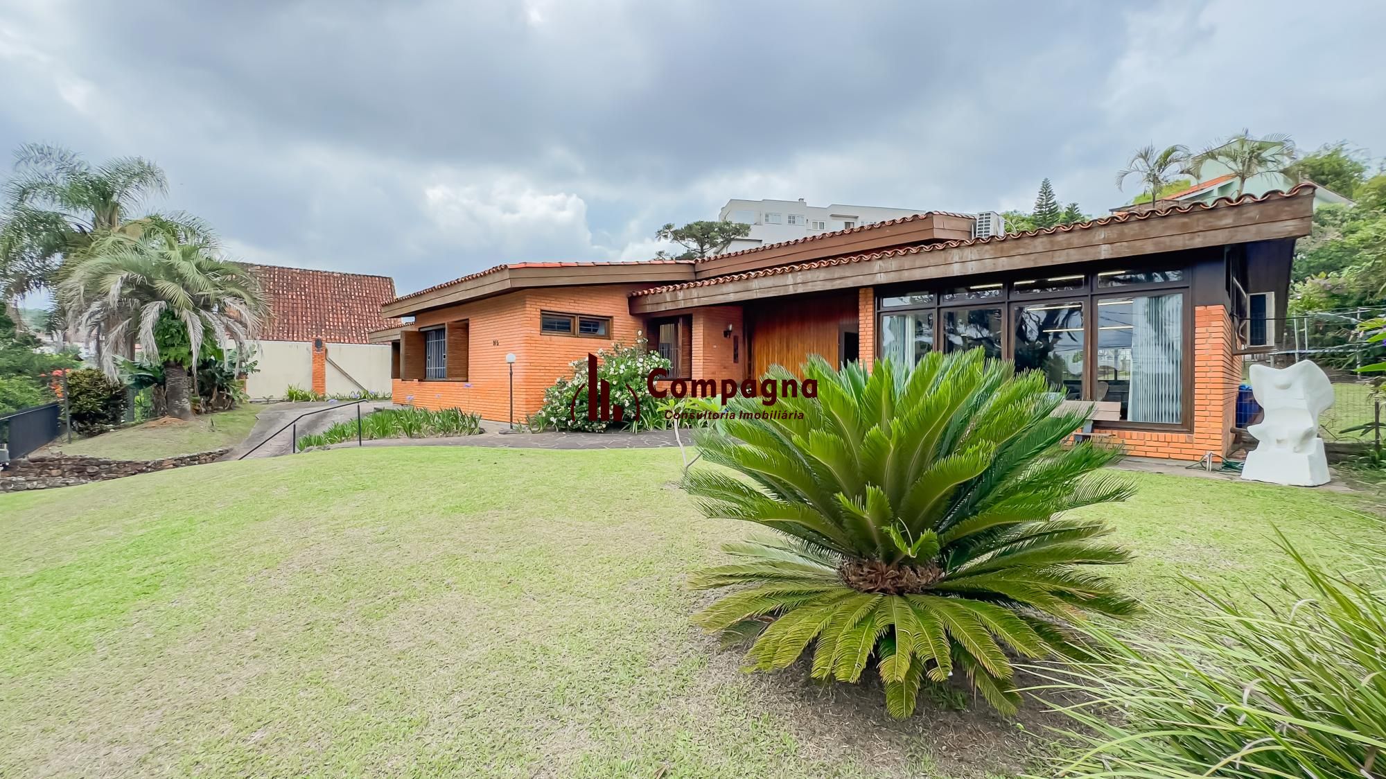 Casa com 3 quartos e 313m² à venda em Chácara das Pedras, Porto Alegre. Rua Joao Paetzel, Chácara Das Pedras, Porto Alegre — foto 2