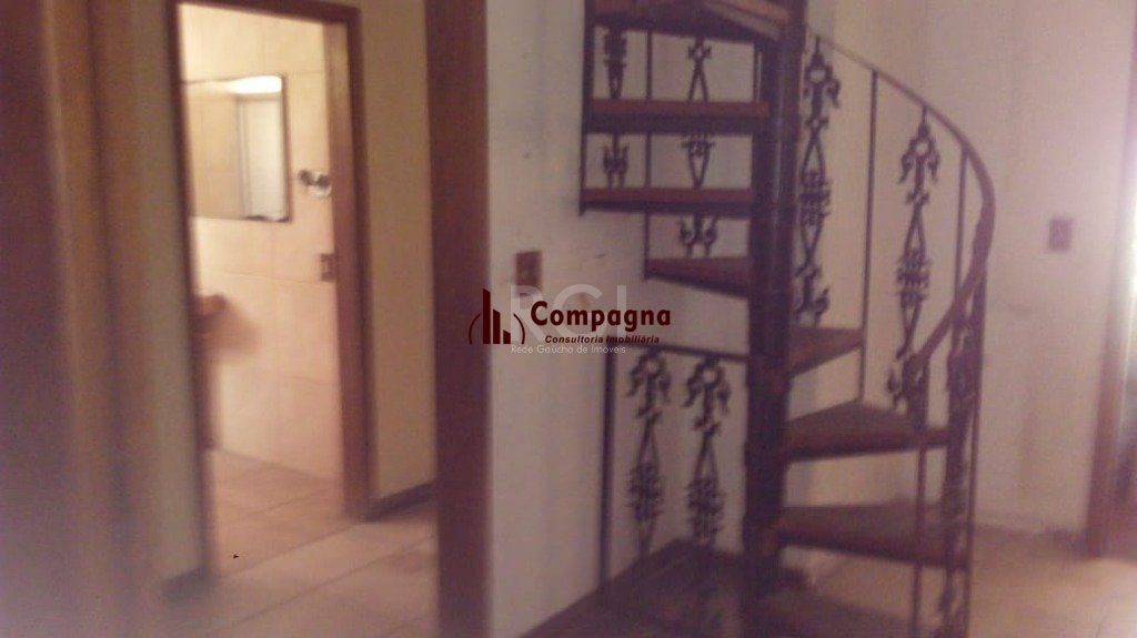 Casa para Venda - 244m², 2 dormitórios, 4 vagas - Teresópolis — foto 3