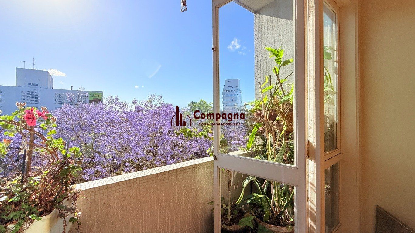 Apartamento de 3 dormitórios à venda no Bairro Petrópolis, Porto Alegre. — foto 2