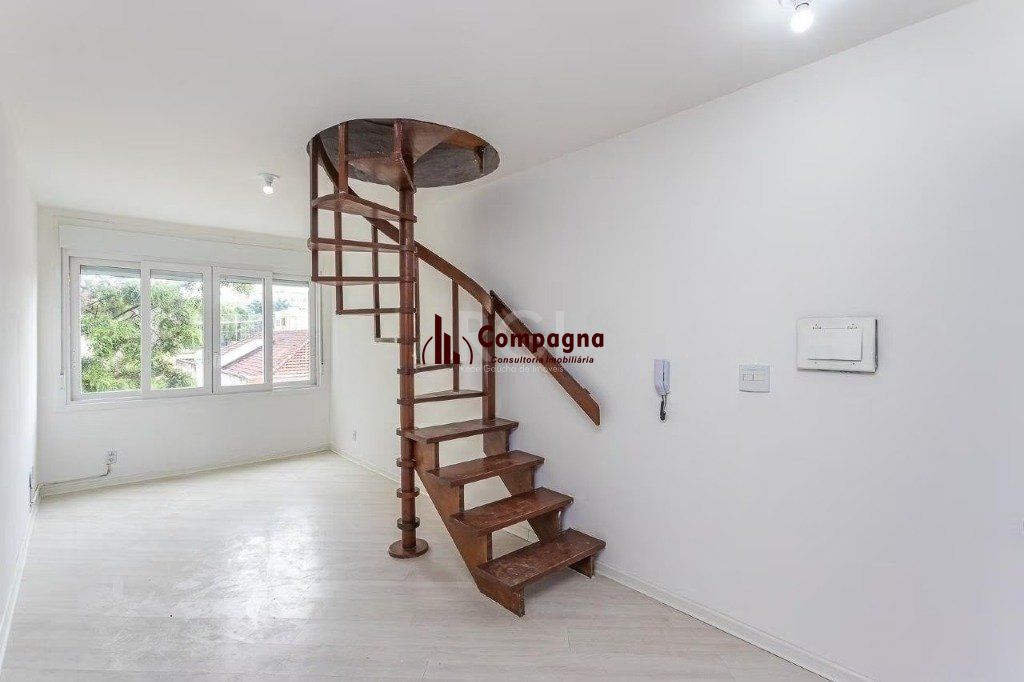 Cobertura de 140m² - 3 dormitórios, 2 banheiros, terraço com churrasqueira e 1 vaga de garagem no Bom Jesus — foto 2
