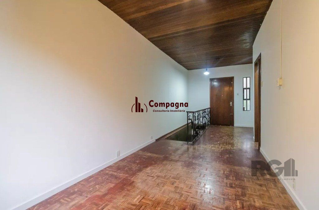 Casa para Venda - 160m², 3 dormitórios, sendo 1 suite, 2 vagas - Teresópolis — foto 3