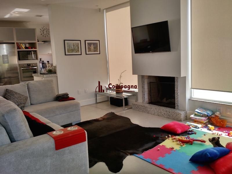 Casa para Venda - 217m², 3 dormitórios, sendo 1 suites, 3 vagas - Teresópolis — foto 3
