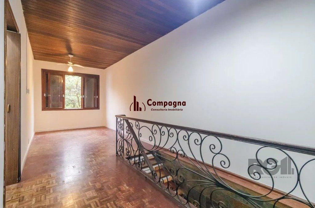 Casa para Venda - 160m², 3 dormitórios, sendo 1 suite, 2 vagas - Teresópolis