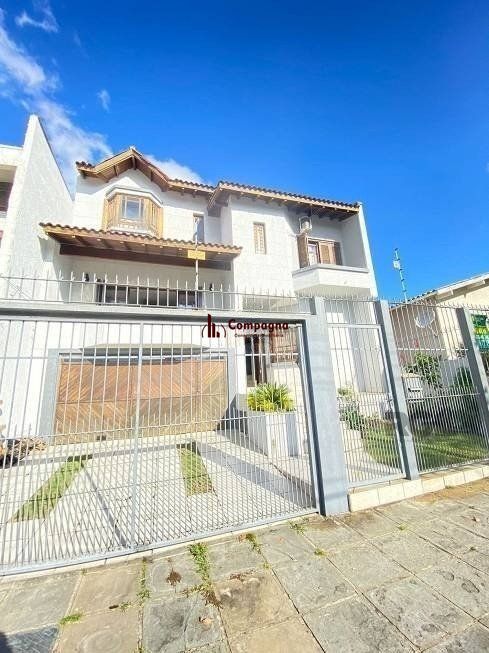 Excelente casa de 300m² com 4 dormitórios no bairro Sarandi.