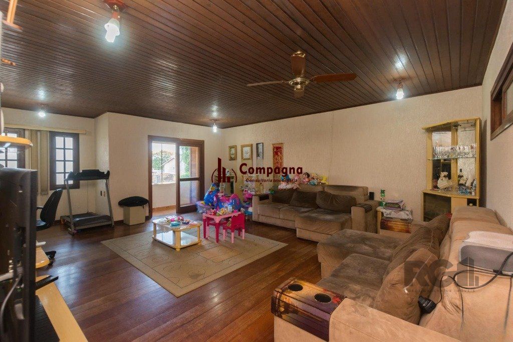 Casa de 4 quartos com 265m², no bairro Cavalhada — foto 2