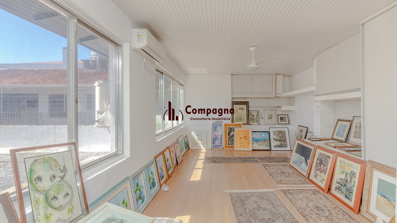 Excelente casa de 308 m² com 4 suítes e 4 vagas de garagem.