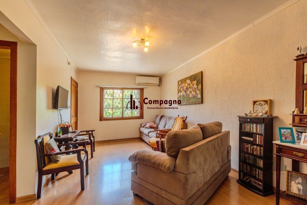 Casa 253m², 3 suítes, pátio, churrasqueira e vaga de garagem para 4 carros no bairro Nonoai — foto 3