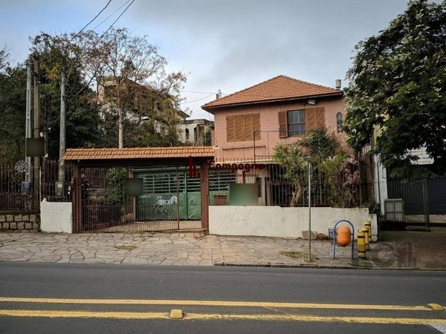 Casa para Venda - 200m², 5 dormitórios, sendo 1 suites, 4 vagas - Glória