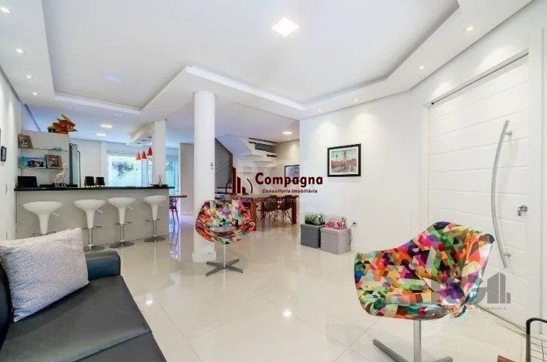 Casa com 03 dormitórios, 01 suíte, pátio, terraço com churrasqueira e vaga de garagem para 03 carros no bairro Ipanema — foto 5