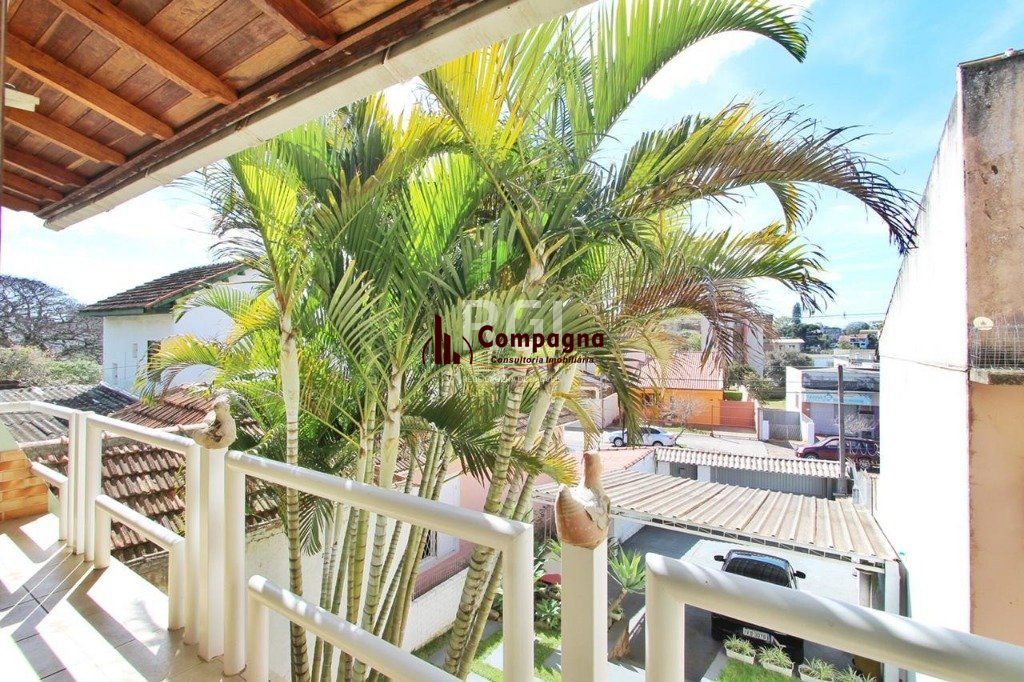 Casa para Venda - 260m², 5 dormitórios, sendo 2 suites, 4 vagas - Teresópolis — foto 2