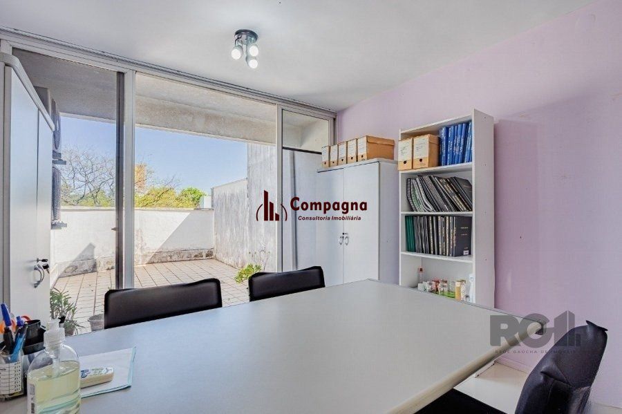 Excelente cobertura comercial de 79m² com 2 banheiros.