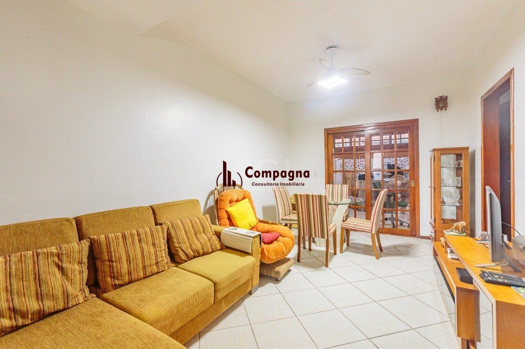 Casa 160m² - 3 dormitórios, 1 suíte, churrasqueira, terraço e 2 vagas de garagem no Guarujá — foto 2