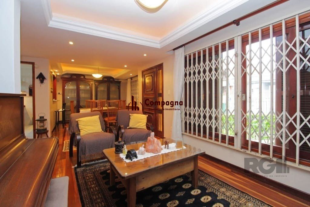 Casa de 275m² - 3 dormitórios e 3 vagas no bairro Coronel Aparício Borges — foto 2