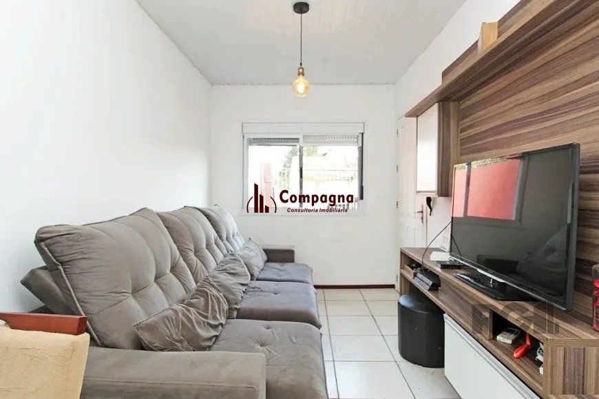 Excelente casa de 45m² com 1 dormitório e 1 vaga no bairro Hípica. — foto 2