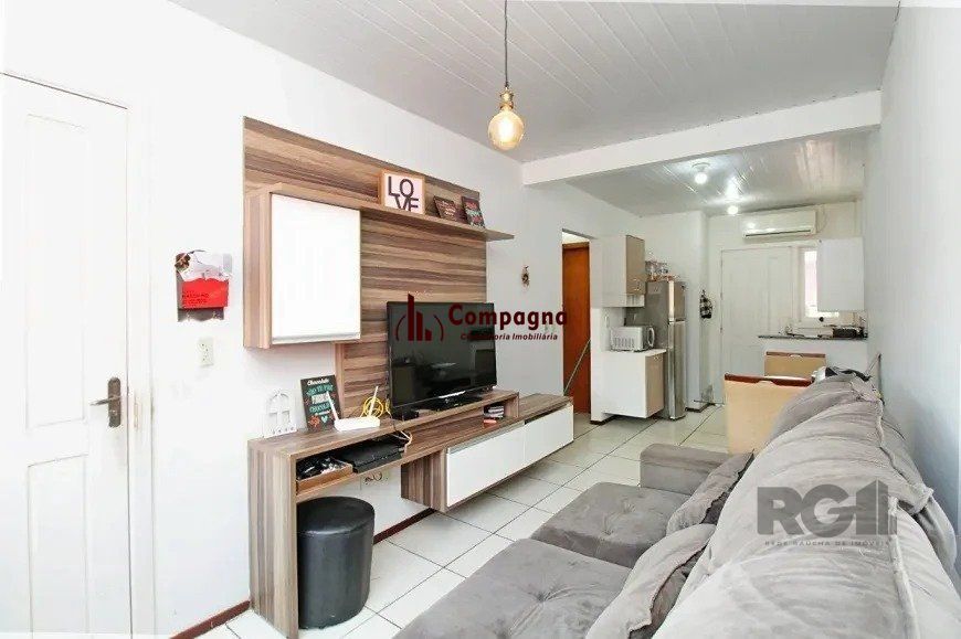 Excelente casa de 45m² com 1 dormitório e 1 vaga no bairro Hípica.