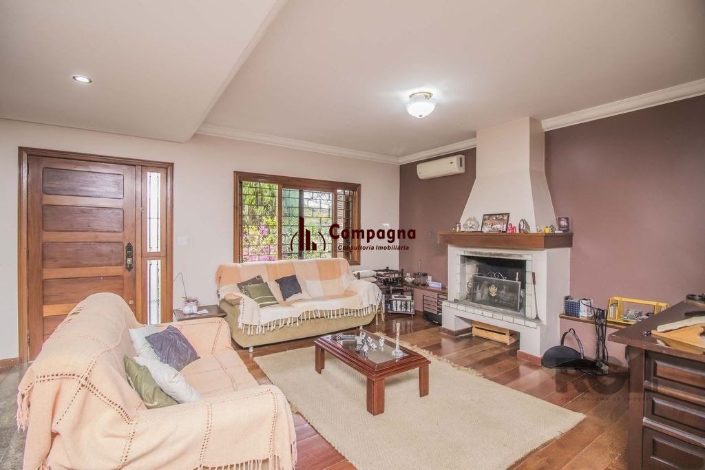 Casa de 329m² - 4 dormitórios, 1 suíte, 6 vagas no bairro Vila Jardim — foto 2