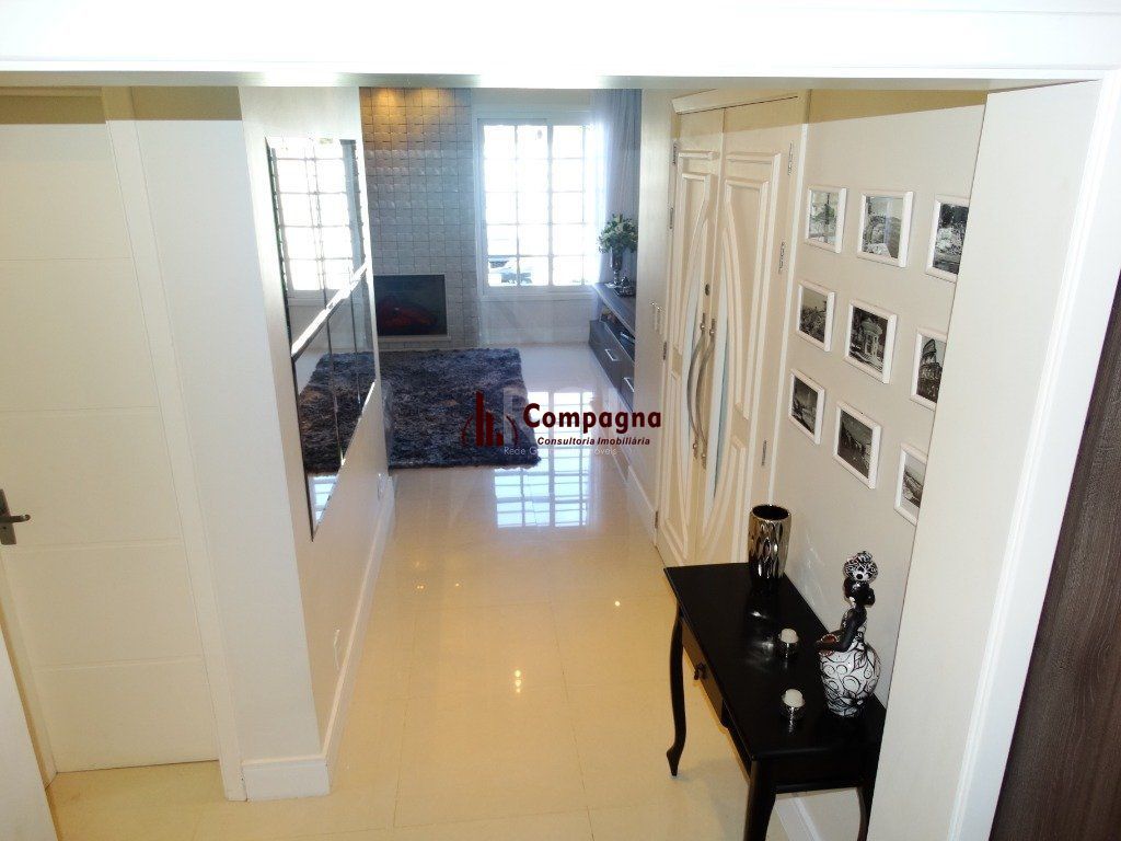 Casa para Venda - 244m², 3 dormitórios, sendo 1 suites, 2 vagas - Santa Tereza
