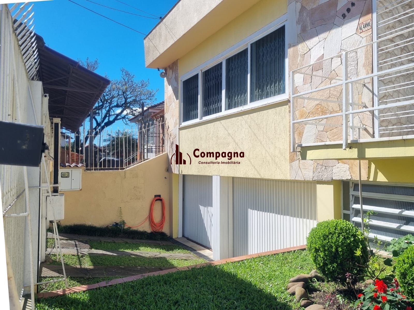 Casa Térrea 280 m²  em Teresópolis – 4 Dorms, Escritório e Edícula — foto 2