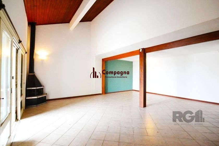 Casa de 200m² - 4 dormitórios, 4 vagas no bairro Espírito Santo
