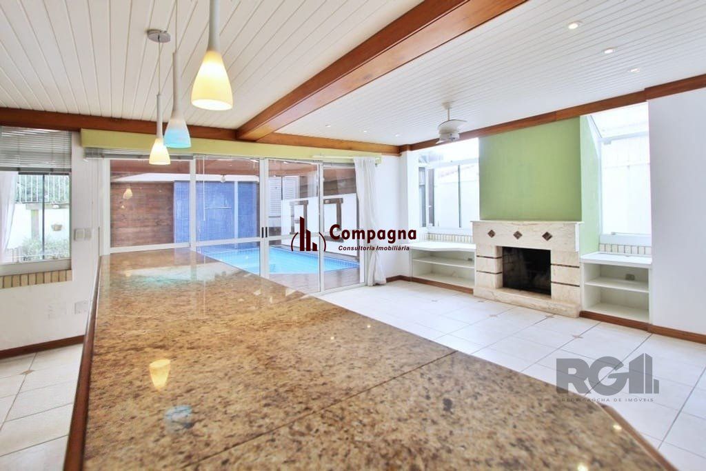 Excelente casa de 324m² com 4 dormitórios e 2 vagas. — foto 2