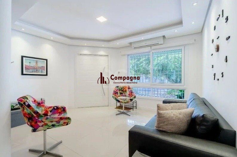 Casa com 03 dormitórios, 01 suíte, pátio, terraço com churrasqueira e vaga de garagem para 03 carros no bairro Ipanema — foto 4