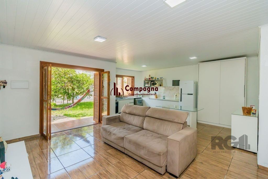 Casa de 2 dormitórios com 98m² no Bairro Lomba do Pinheiro