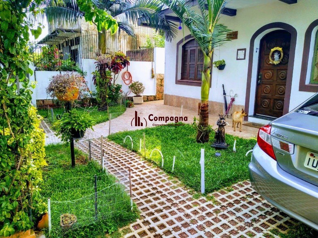 Casa para Venda - 240m², 3 dormitórios, 3 vagas - Teresópolis