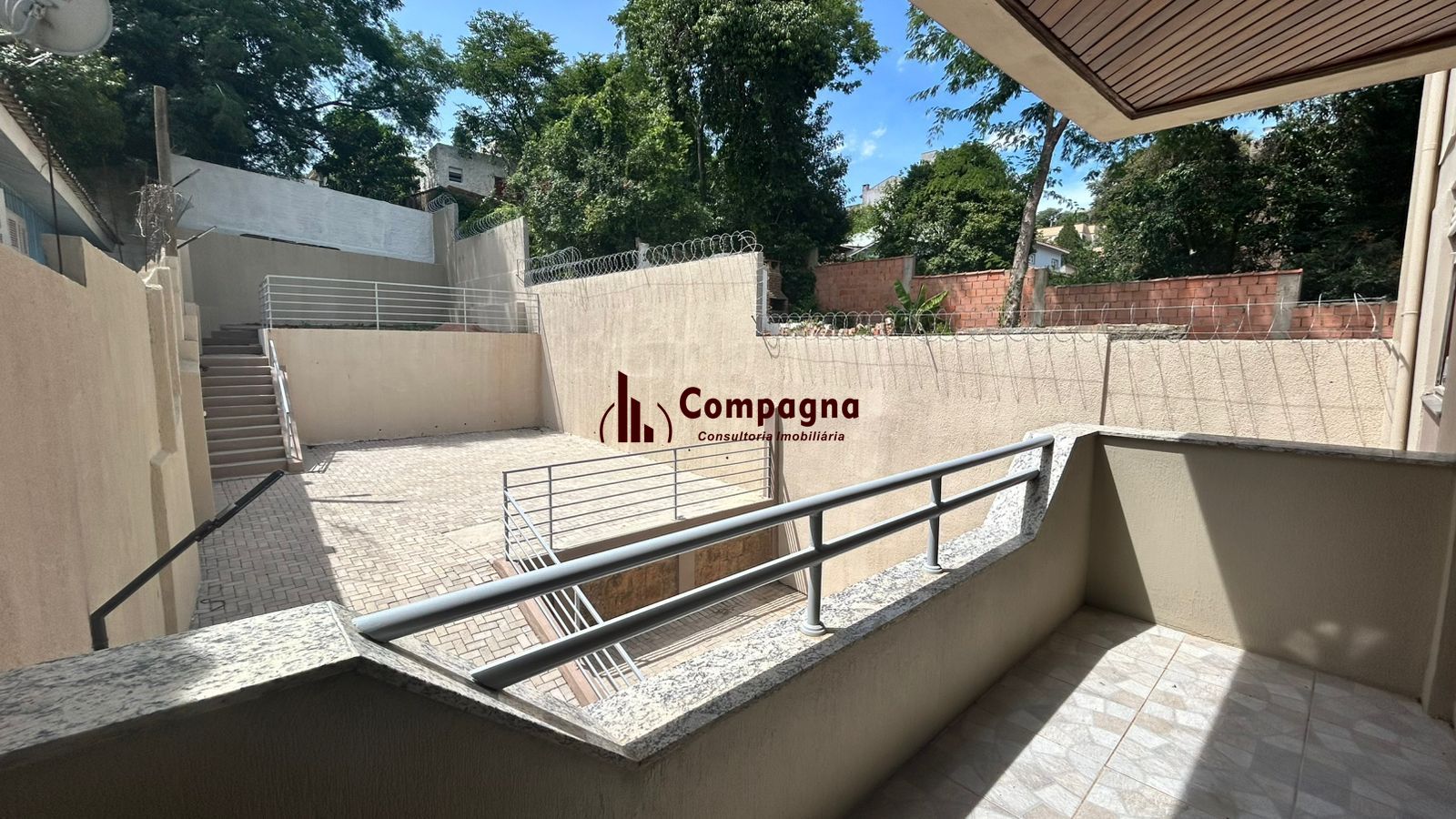 Apartamento 2 dormitórios no bairro Medianeira em Porto Alegre para Alugar — foto 2