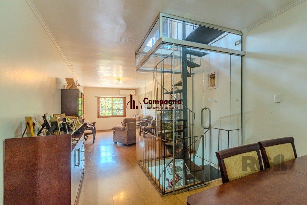 Casa 253m², 3 suítes, pátio, churrasqueira e vaga de garagem para 4 carros no bairro Nonoai — foto 5