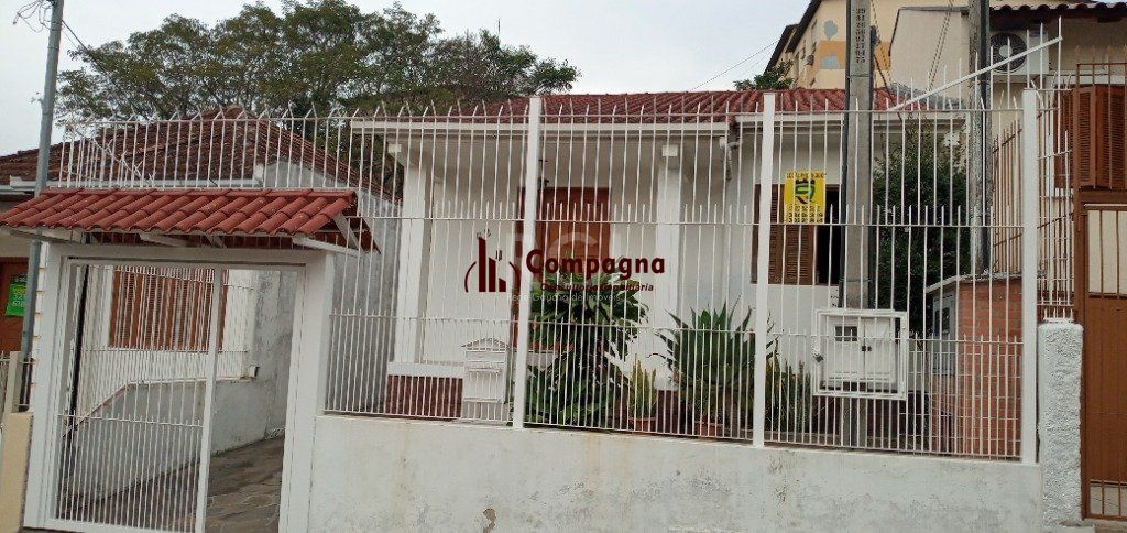 Casa para Venda - 95m², 2 dormitórios, 3 vagas - Teresópolis — foto 2