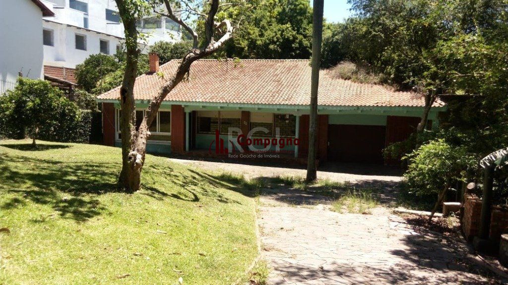 Casa para Venda - 244m², 2 dormitórios, 4 vagas - Teresópolis
