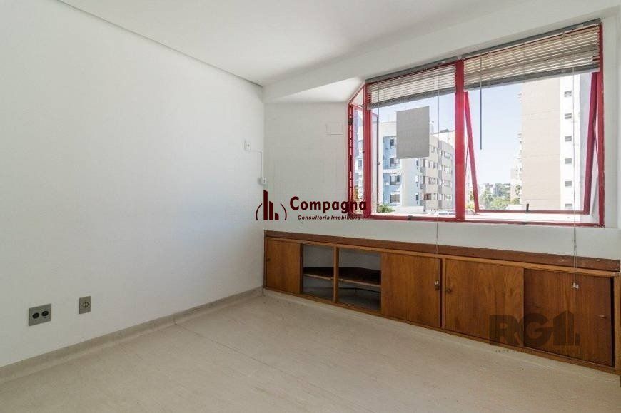 Sala comercial de 36m² no bairro Menino Deus