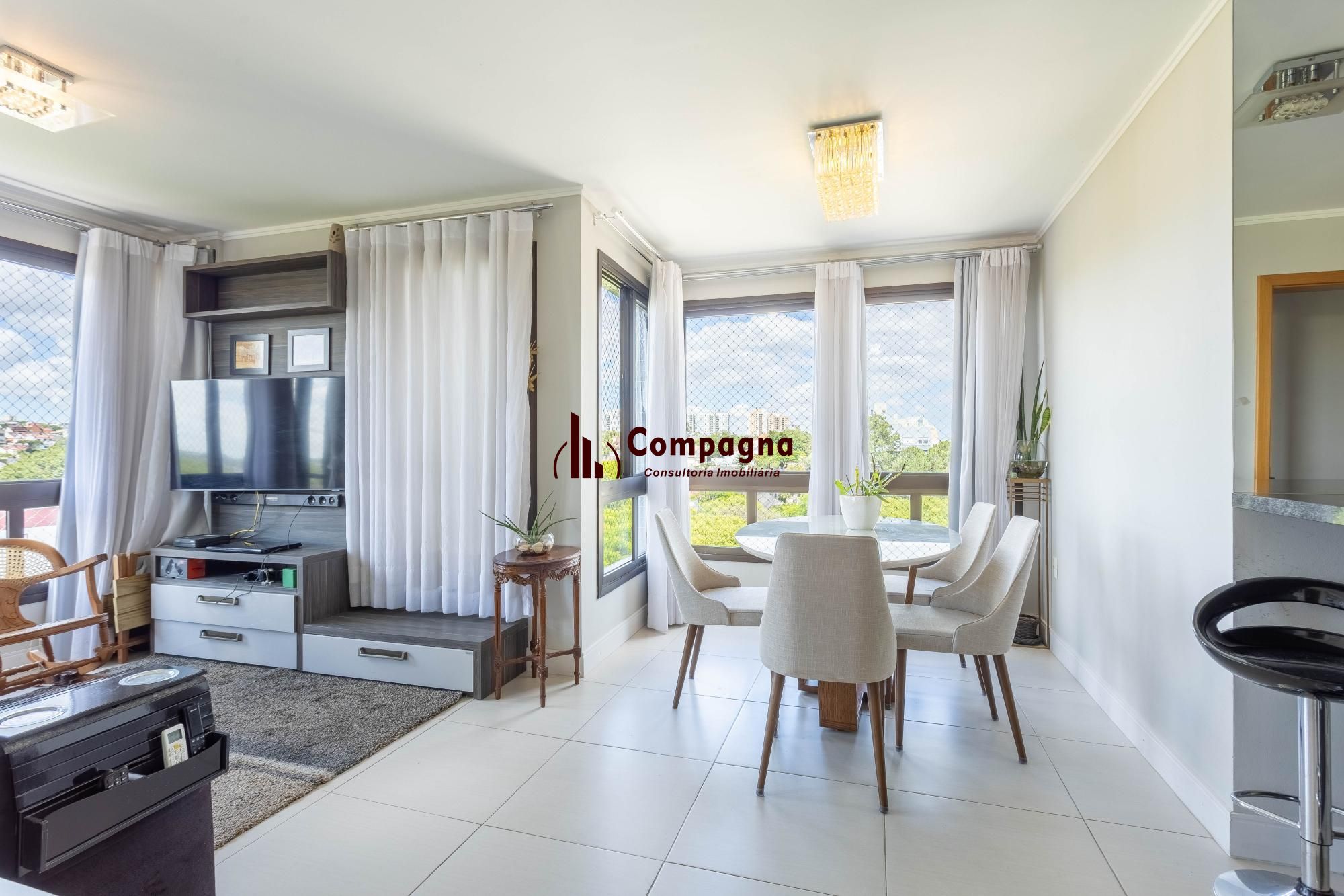 Apartamento à Venda com 2 Dormitórios (1 Suíte) e 2 Vagas Cobertas - Vila Ipiranga, Porto Alegre/RS