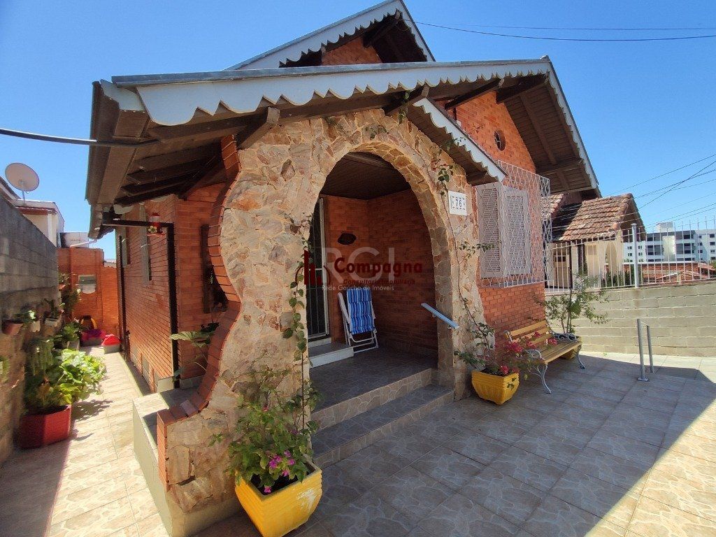 Casa para Venda - 142.8m², 4 dormitórios, 5 vagas - Teresópolis — foto 2