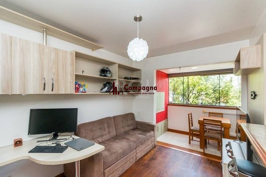 Apartamento para Venda - 43m², semi mobiliado, 1 dormitório, churrasqueira e 1 vaga de garagem no bairro Partenon — foto 2