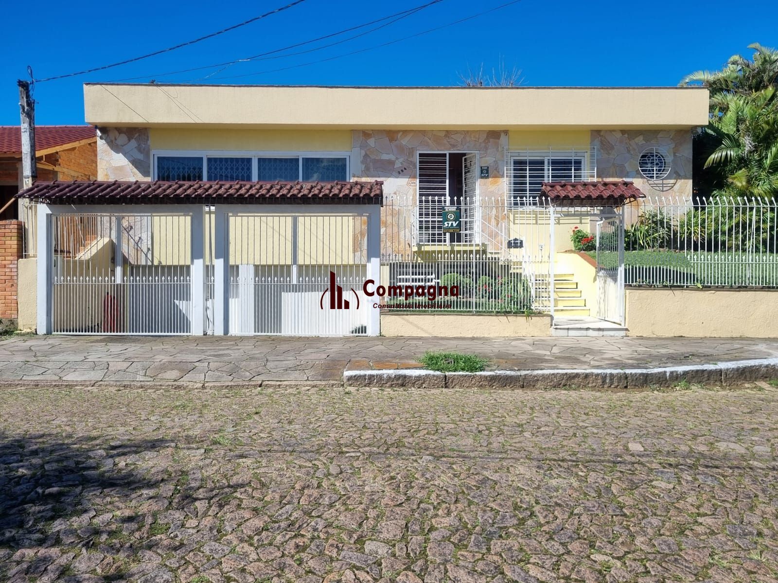 Casa Térrea 280 m²  em Teresópolis – 4 Dorms, Escritório e Edícula